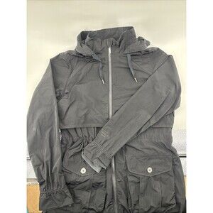 Woman’s Mountian Hardware Shell Large Black With Hood EUC